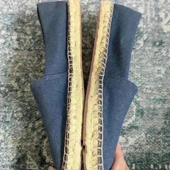 BNWOT J Crew Blue Canvas Espadrilles With Embroidered Oranges Size 5.5 - Picture 2 of 7